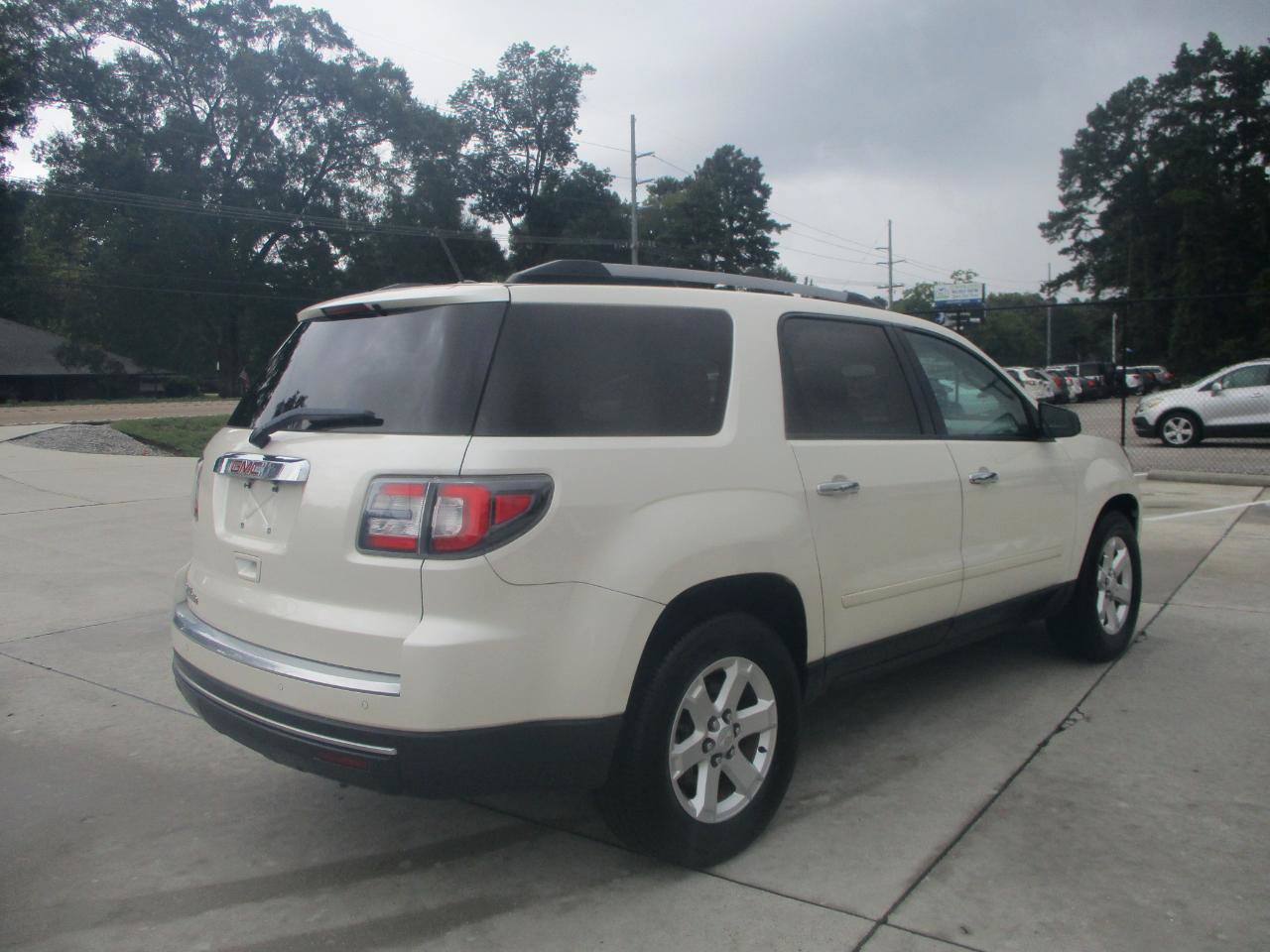 Used 2015 GMC Acadia SLE FWD image 6