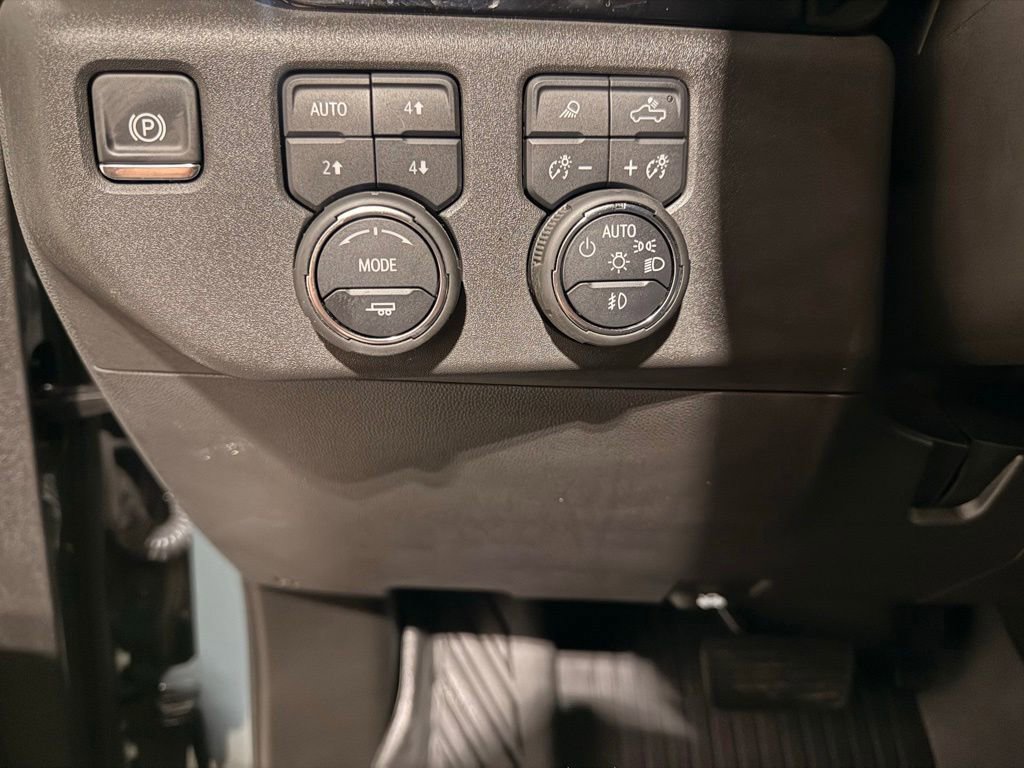 Used 2025 Chevrolet Silverado 1500 LT Trail Boss w/ LT Trail Boss Premium Package AWD/4WD image 15