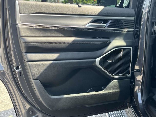 New 2026 Jeep Grand Wagoneer Limited AWD/4WD image 15