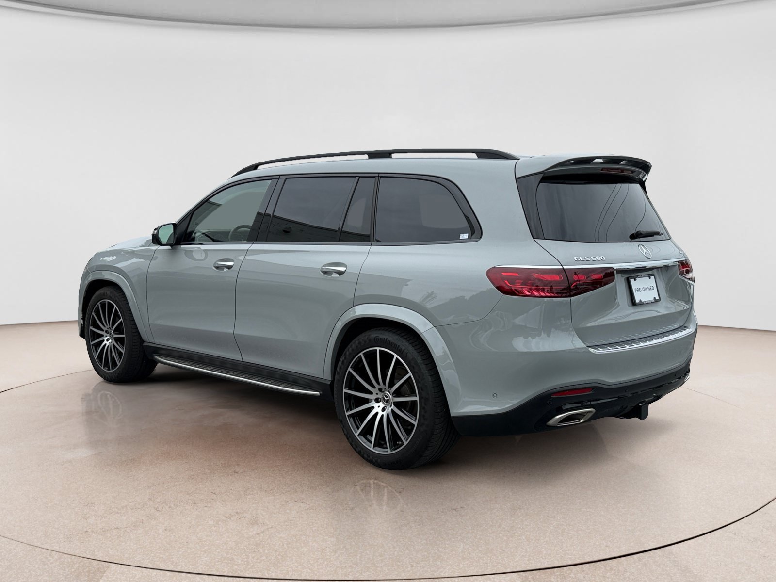 Used 2025 Mercedes-Benz GLS 580 4MATIC image 3