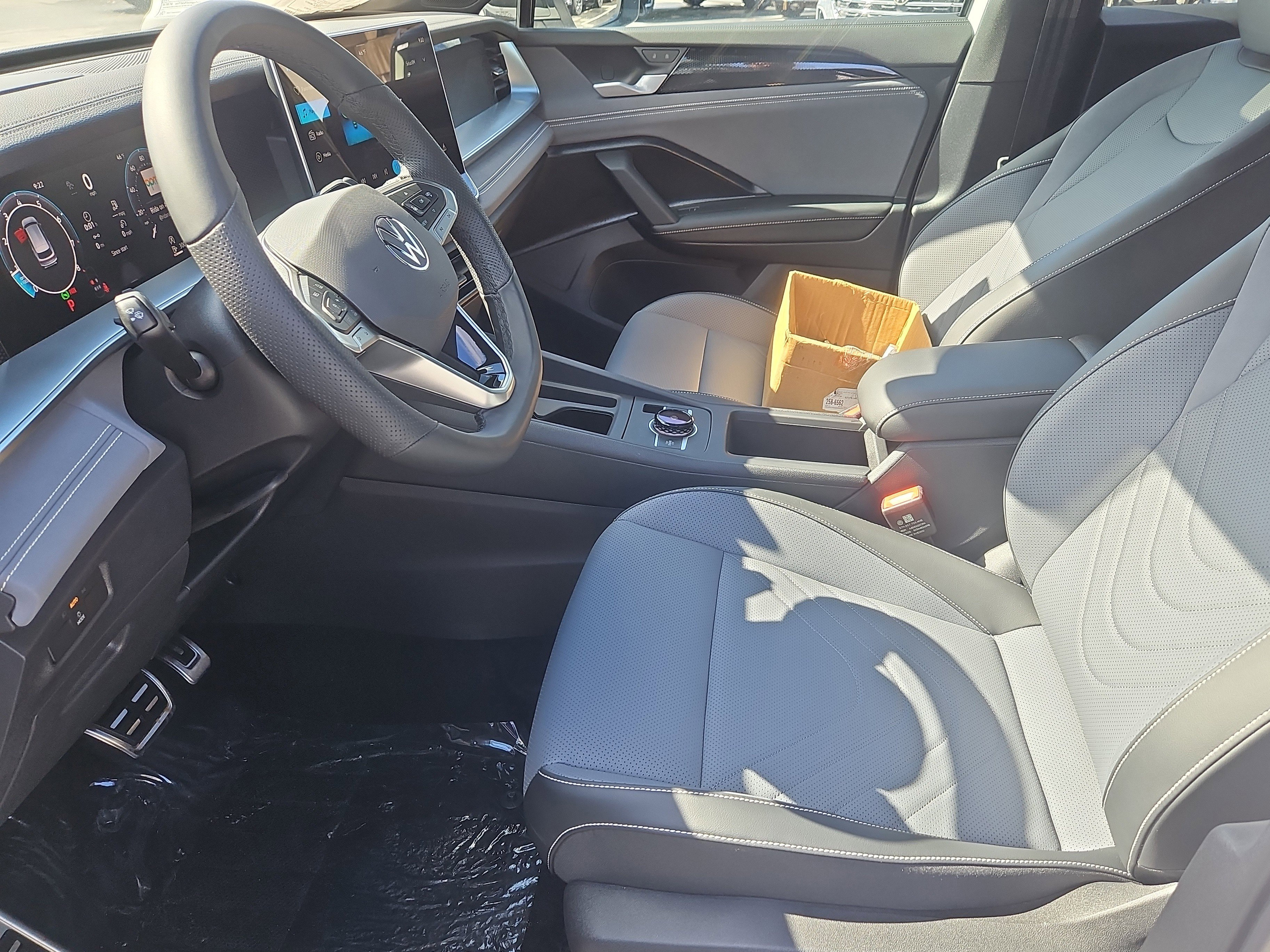 New 2026 Volkswagen Tiguan SE R-Line image 16