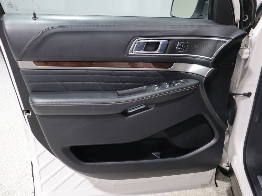 Used 2017 Ford Explorer Platinum image 14