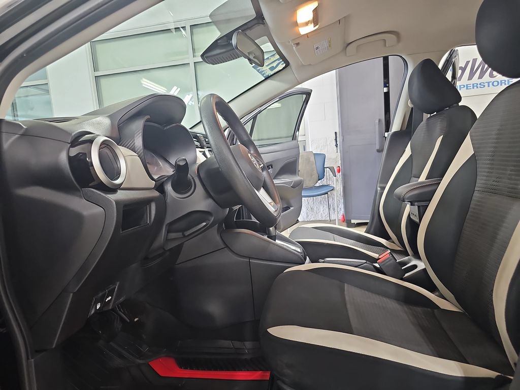 Used 2021 Nissan Versa SV FWD image 17