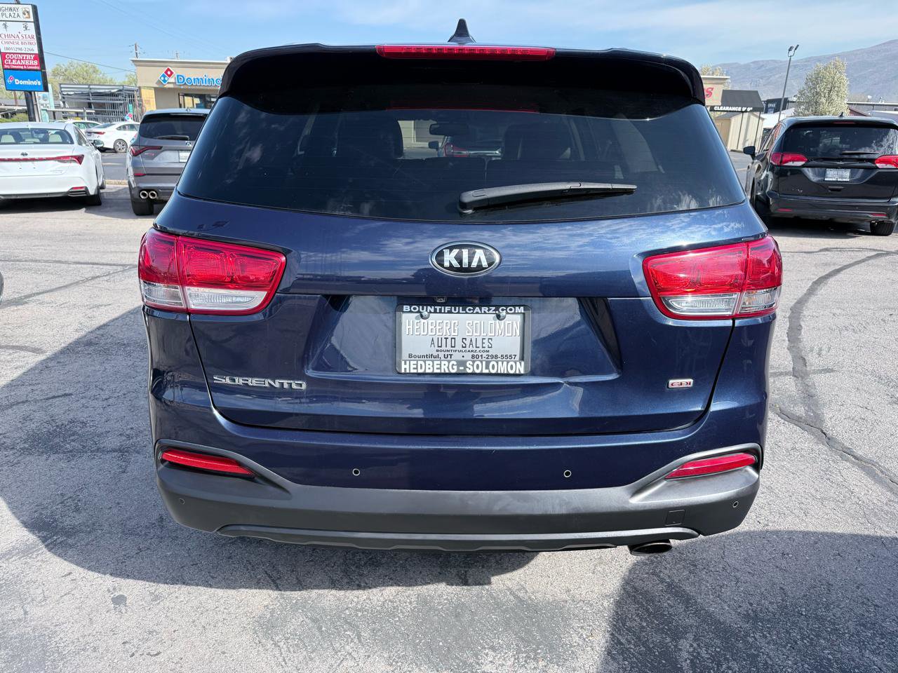 Used 2017 Kia Sorento LX w/ LX Convenience Package image 4