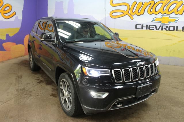 Used 2018 Jeep Grand Cherokee Limited AWD/4WD image 2