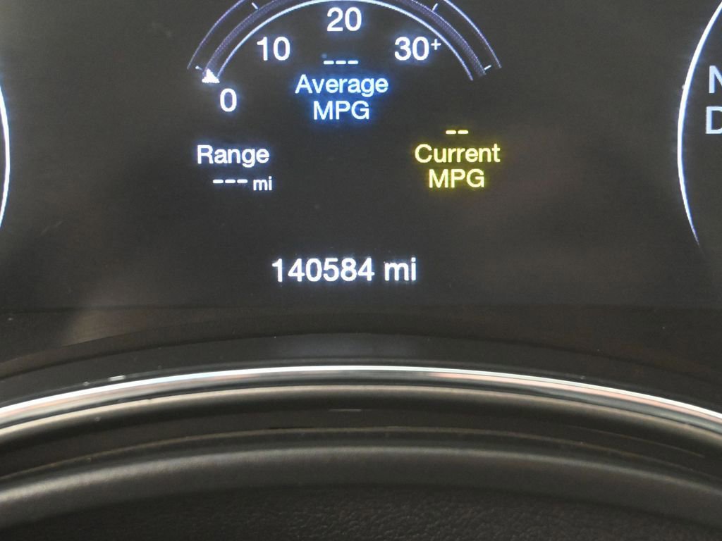 Used 2018 Jeep Grand Cherokee Altitude image 16