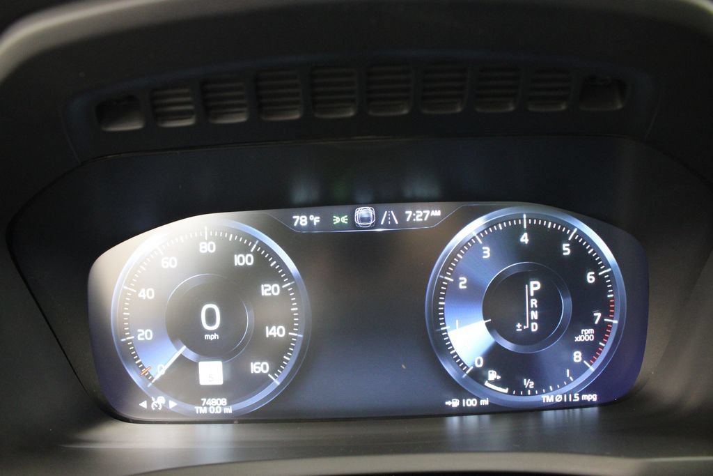 Used 2022 Volvo XC90 T5 Momentum FWD image 10