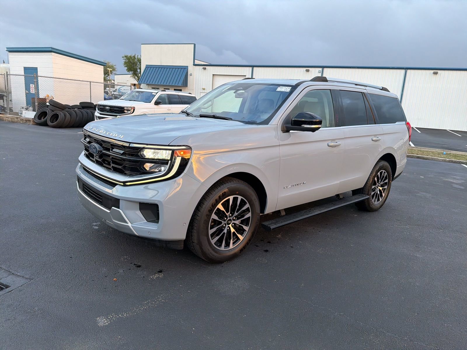 Used 2025 Ford Expedition Platinum image 17