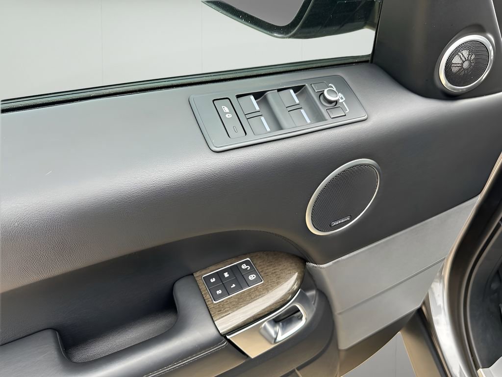 Used 2017 Land Rover Range Rover Sport HSE image 10
