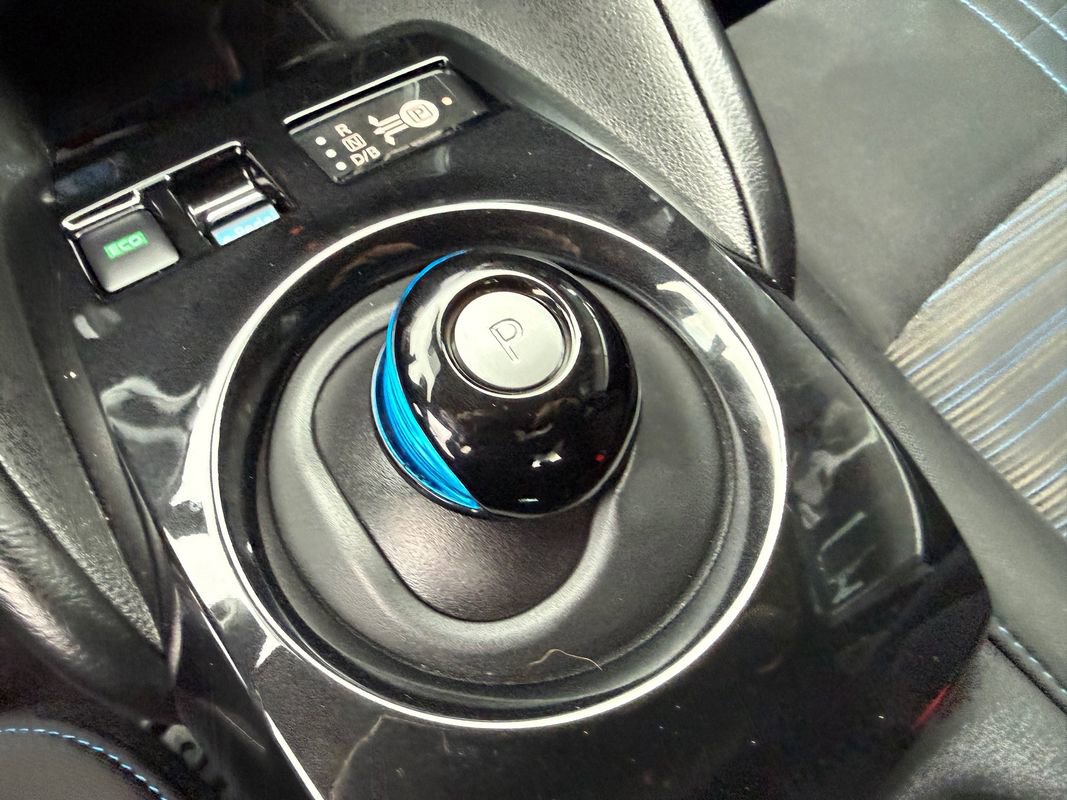 Used 2020 Nissan Leaf SV w/ SV Technology Package FWD image 41