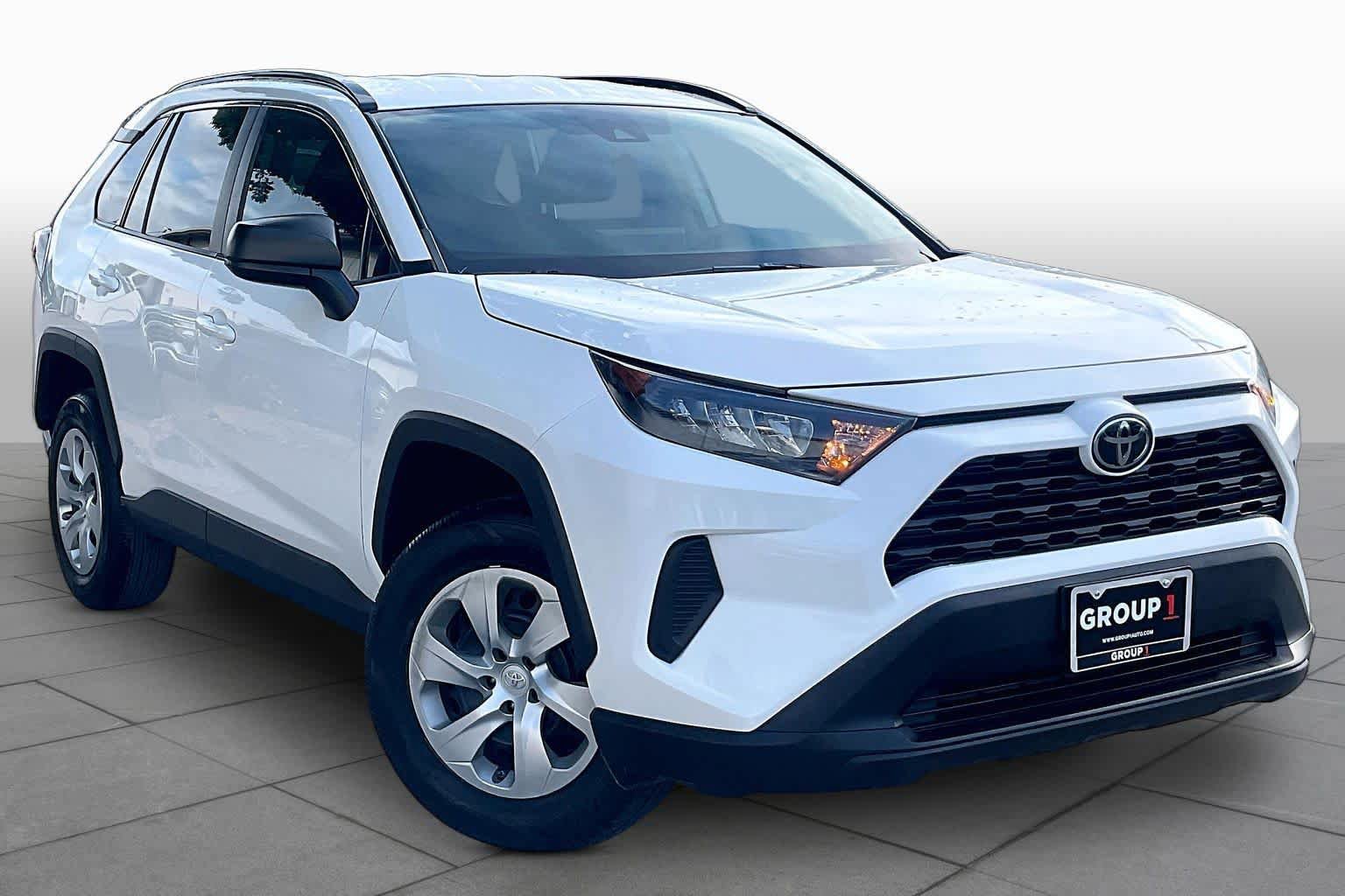 Used 2019 Toyota RAV4 LE FWD image 3