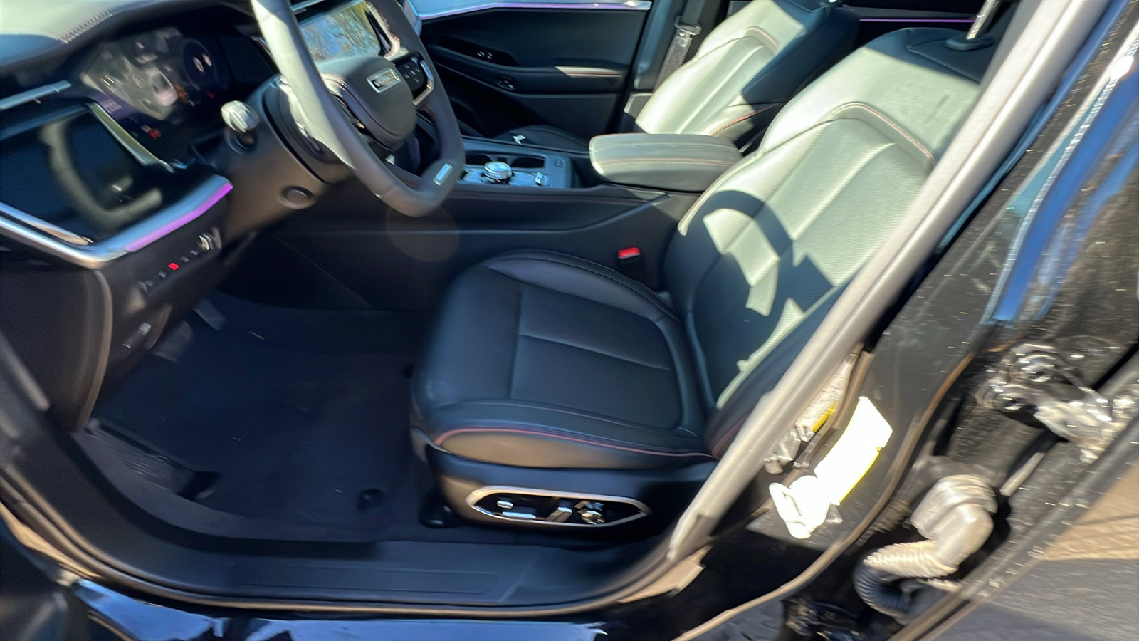 Used 2024 Jeep Wagoneer Launch Edition image 15