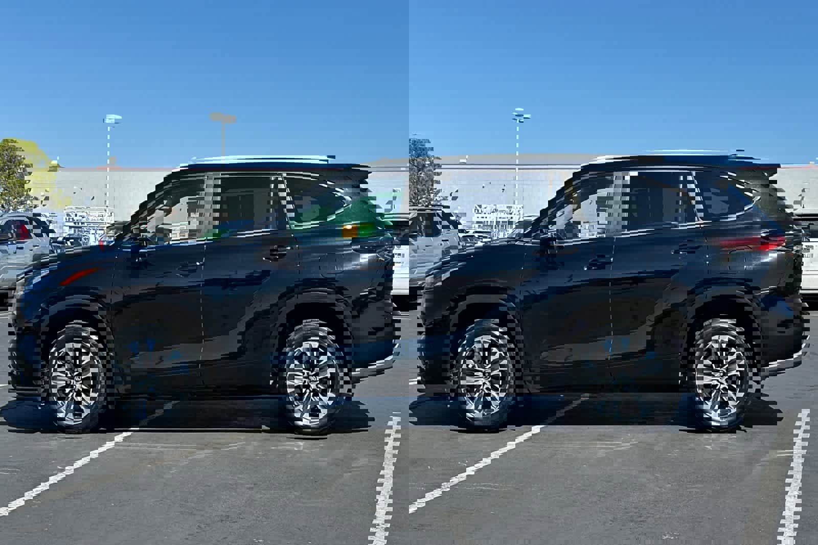 Used 2024 Toyota Highlander XLE image 9