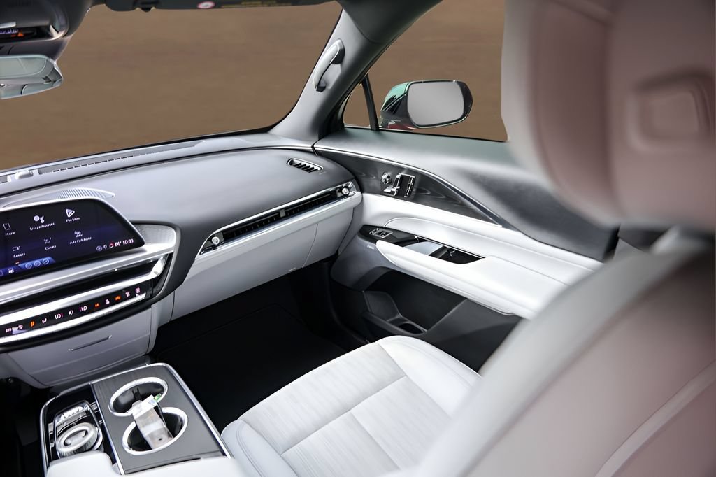 Certified 2024 Cadillac Lyriq Luxury RWD image 24