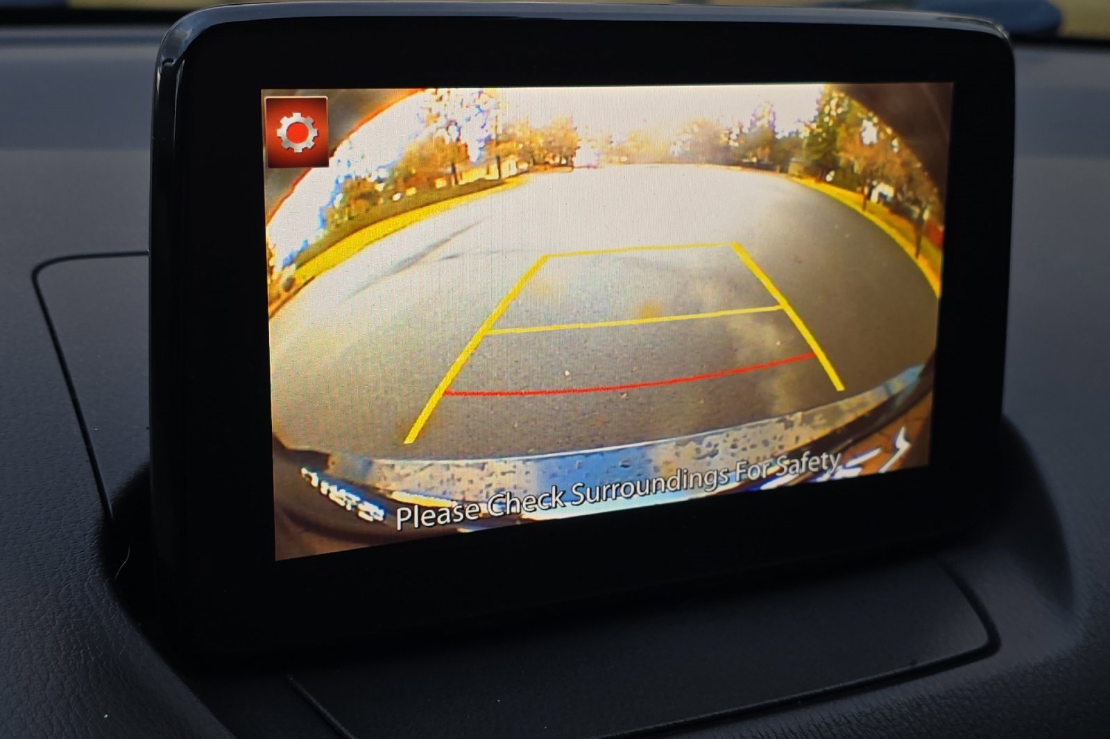 Used 2019 Toyota Yaris L image 25