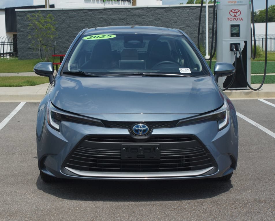 Used 2025 Toyota Corolla XLE FWD image 25