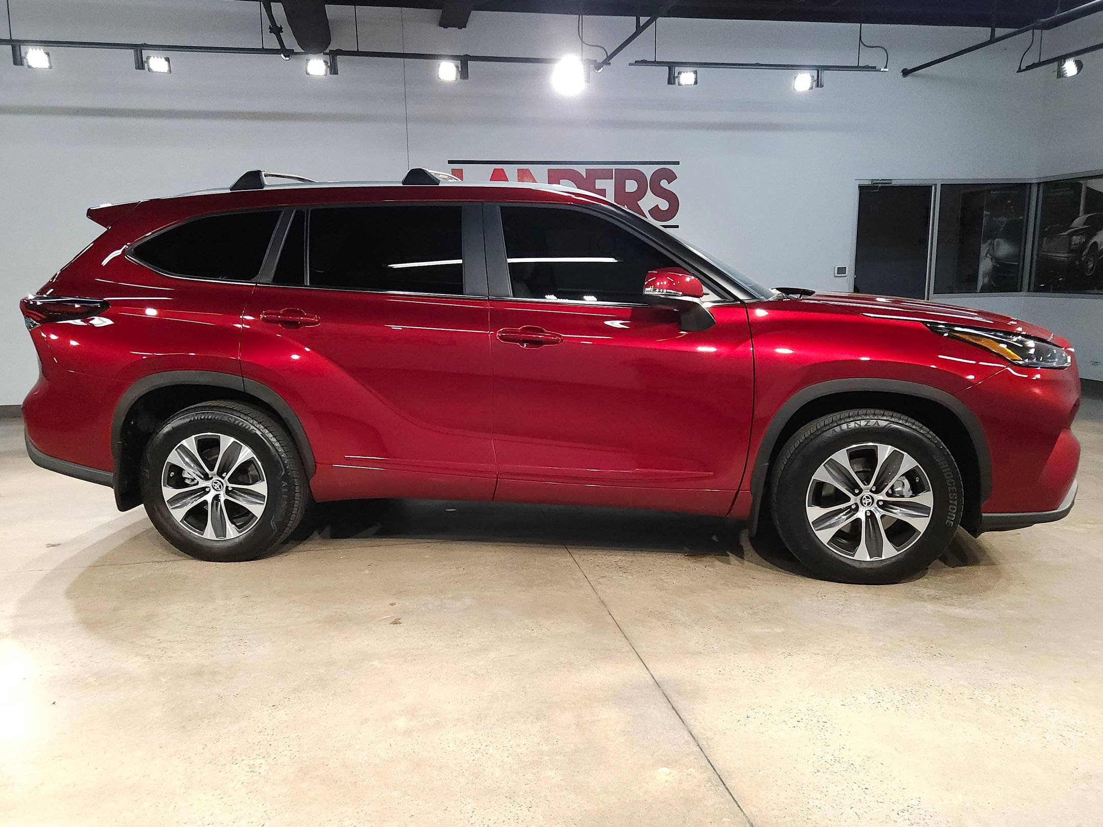 Certified 2024 Toyota Highlander XLE FWD image 8