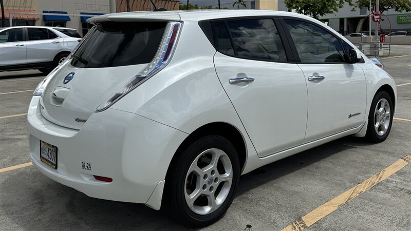 Used 2013 Nissan Leaf SV w/ LED & Quick Charge Pkg FWD image 5