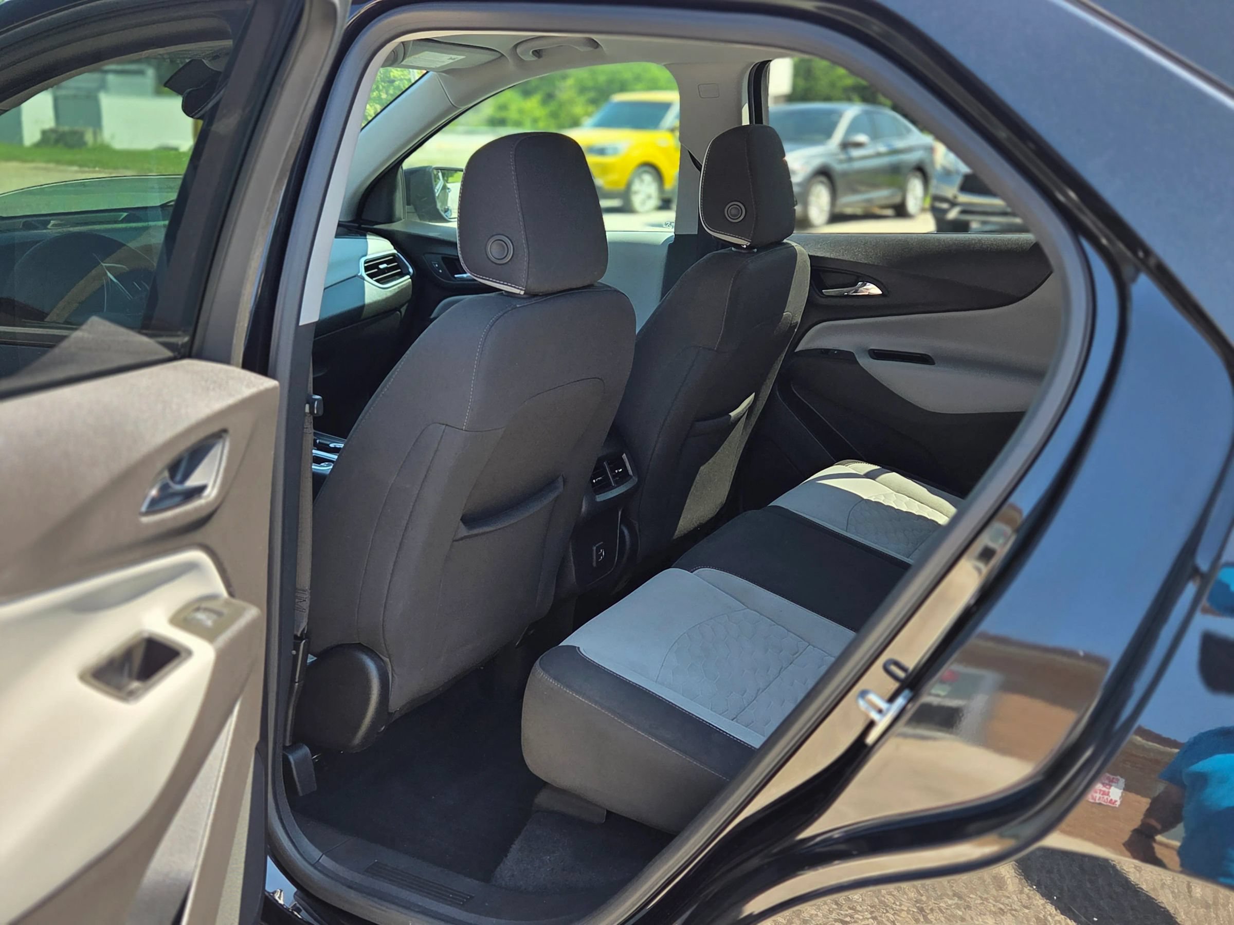 Used 2019 Chevrolet Equinox LS w/ LS Convenience Package FWD image 18