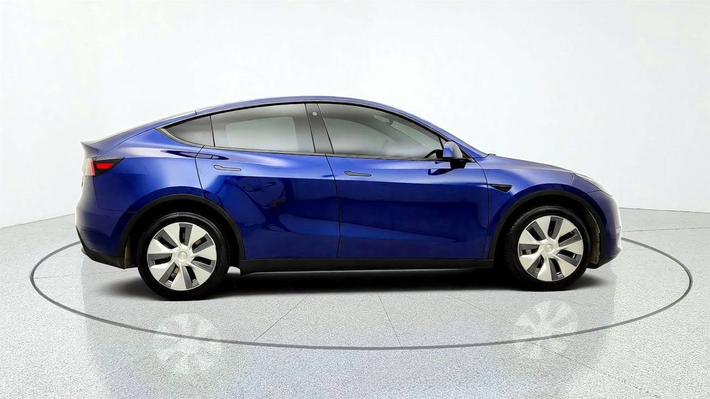 Used 2023 Tesla Model Y AWD image 4