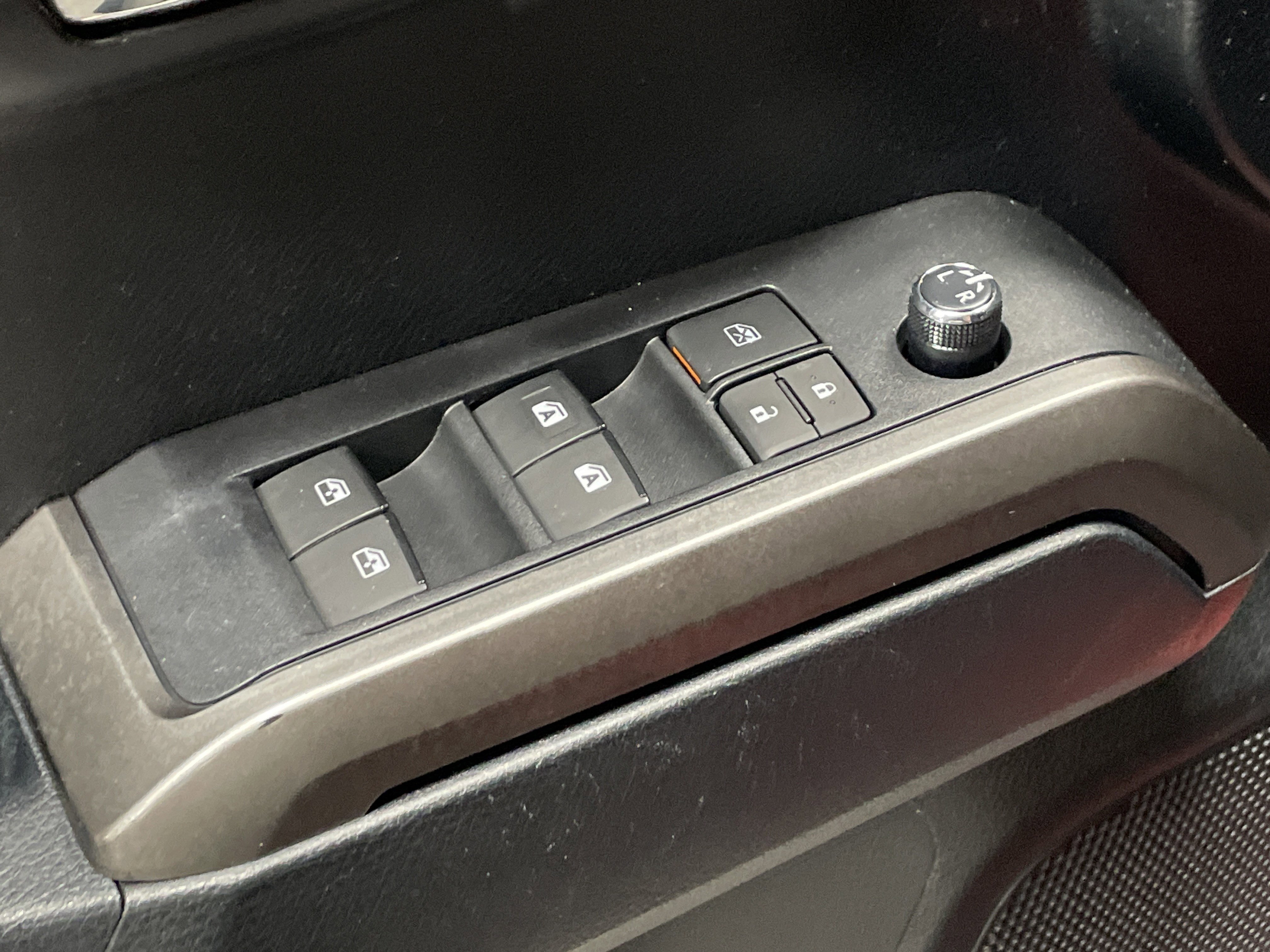 Used 2017 Toyota Tacoma Limited image 15