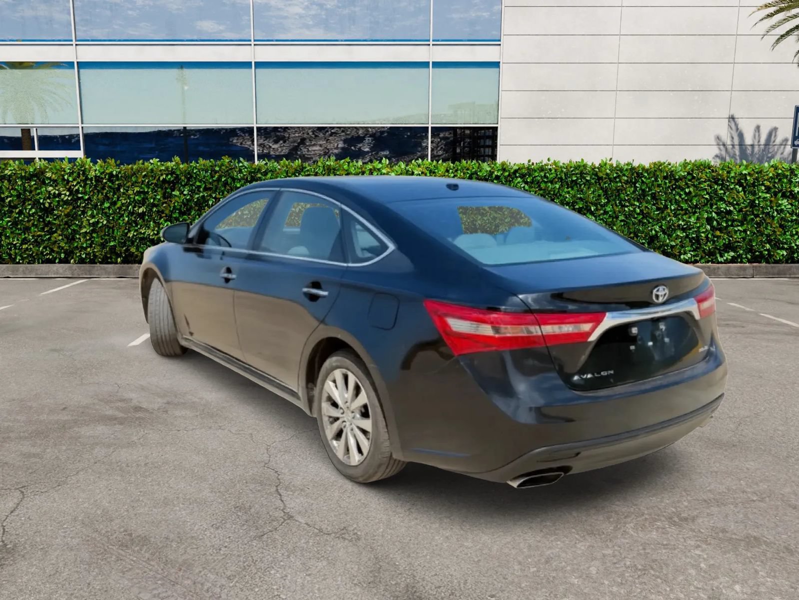 Used 2016 Toyota Avalon XLE FWD image 2