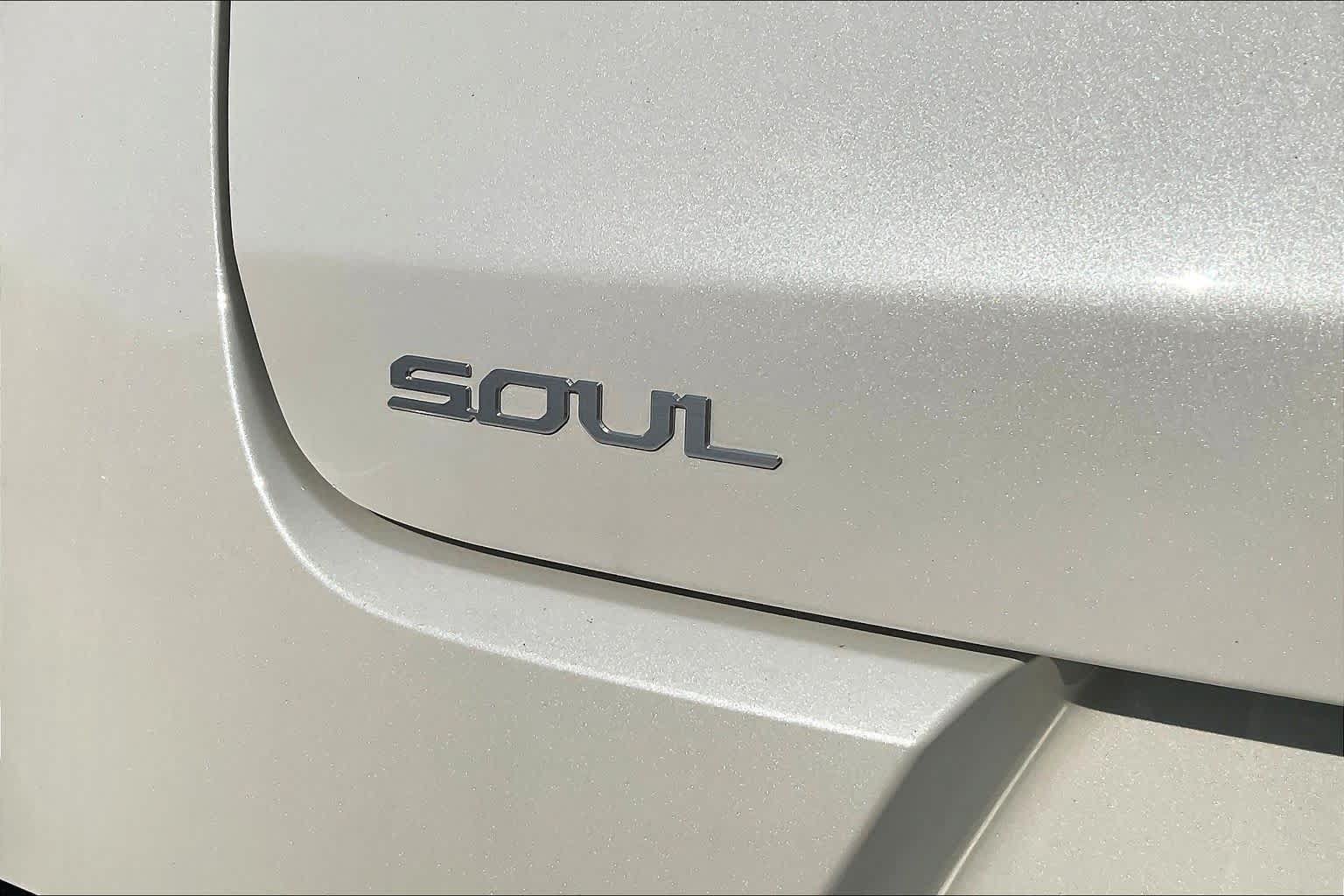Used 2025 Kia Soul LX w/ LX Technology Package FWD image 30