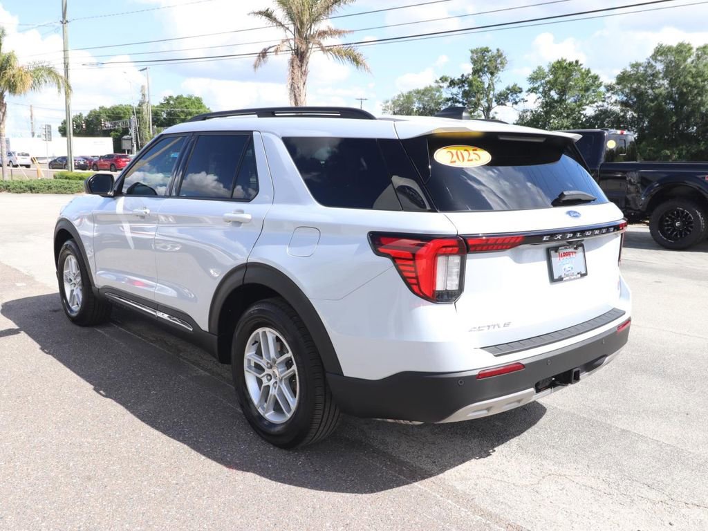 Certified 2025 Ford Explorer Active w/ Active Comfort Package RWD image 8
