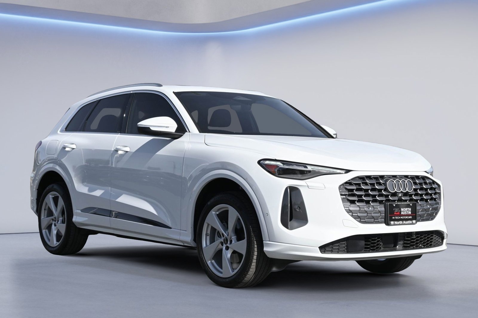 Certified 2025 Audi Q5 Premium Plus w/ Premium Plus image 1