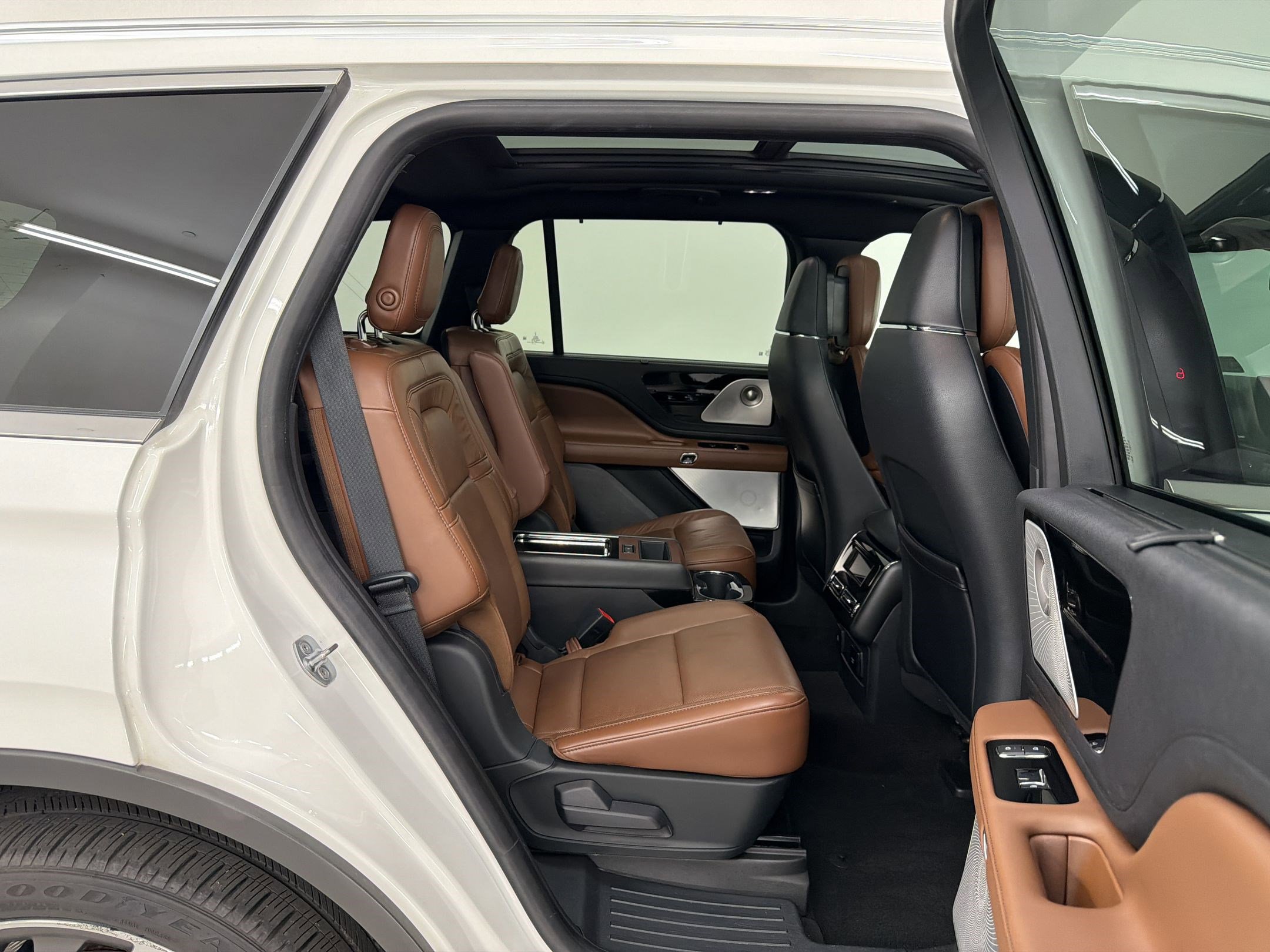 Used 2020 Lincoln Aviator Reserve w/ Equipment Group 202A AWD/4WD image 31