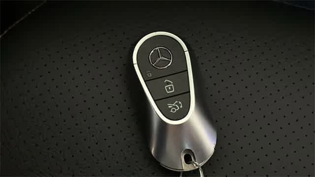 Used 2025 Mercedes-Benz GLC 300 4MATIC image 56