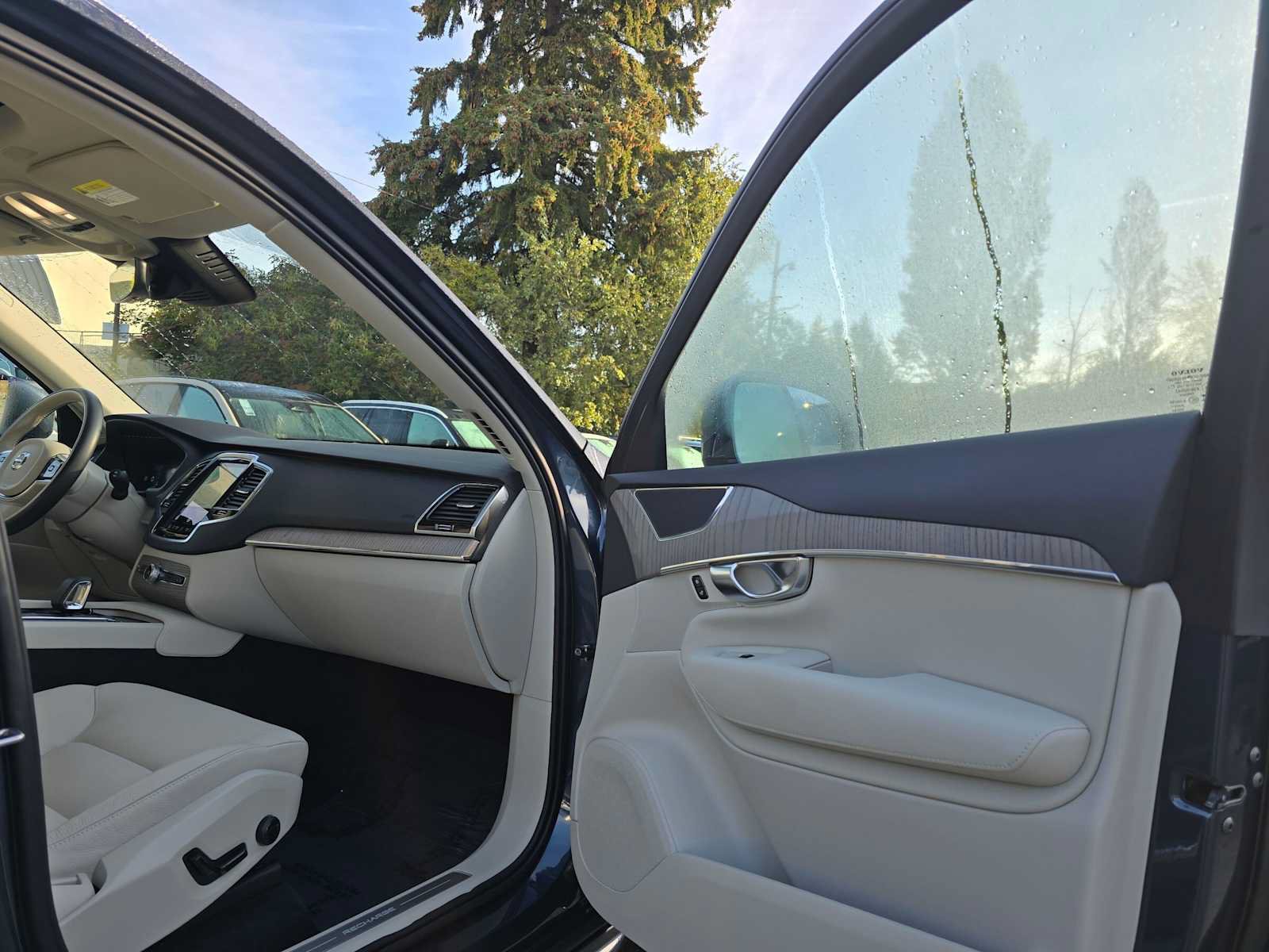 Certified 2024 Volvo XC90 T8 Plus w/ Protection Package Premier AWD/4WD image 12
