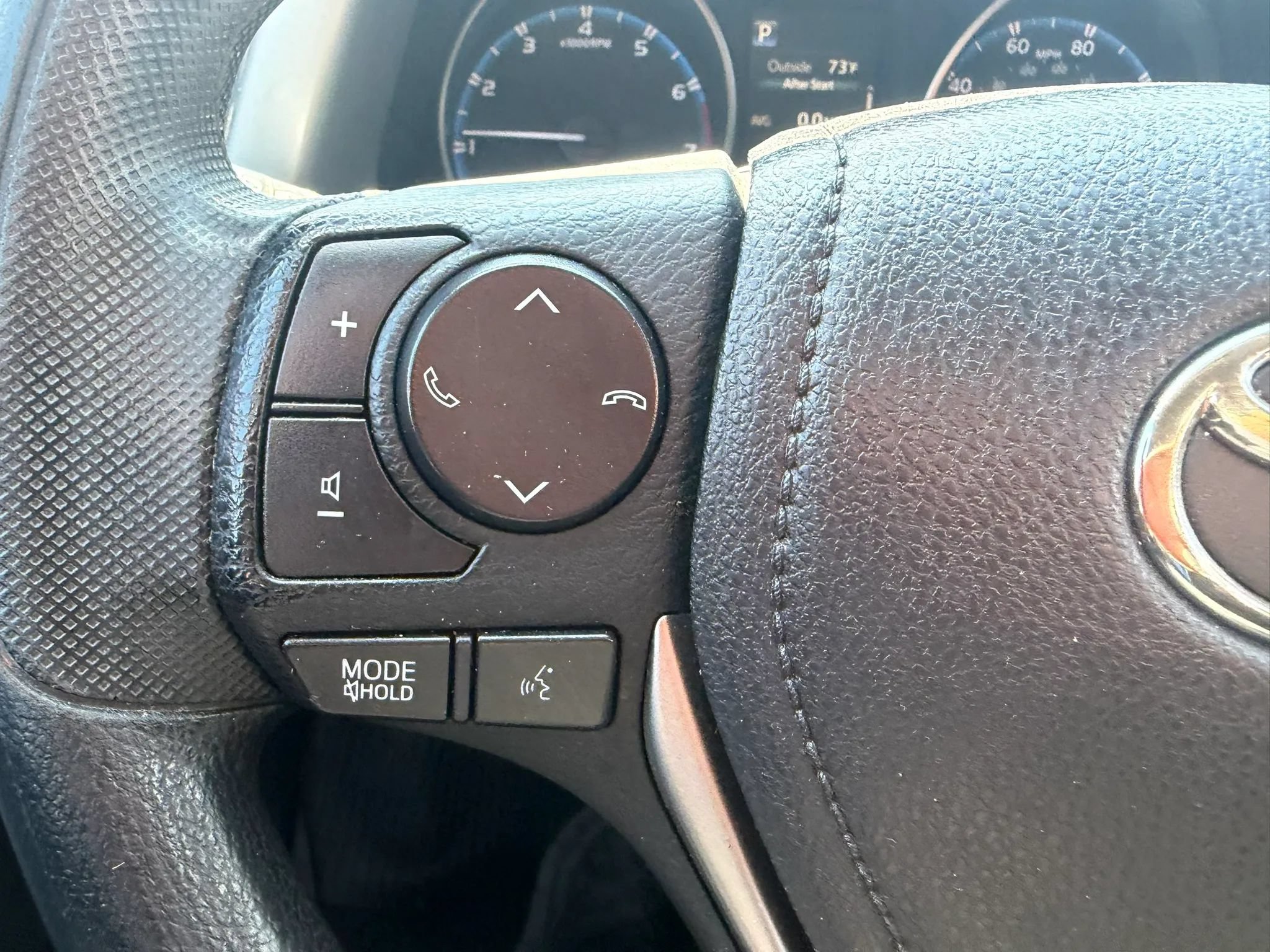 Used 2018 Toyota RAV4 LE w/ All Weather Liner Package AWD/4WD image 13