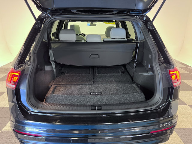 Certified 2021 Volkswagen Tiguan SE R-Line FWD image 5
