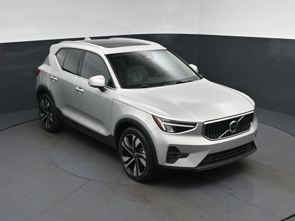 Used 2025 Volvo XC40 B5 Plus