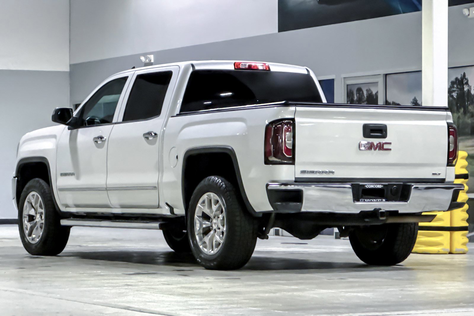 Used 2018 GMC Sierra 1500 SLT w/ SLT Premium Package RWD image 3