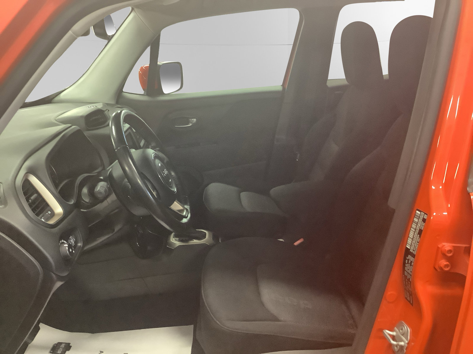 Used 2017 Jeep Renegade Latitude w/ Popular Equipment Group image 9