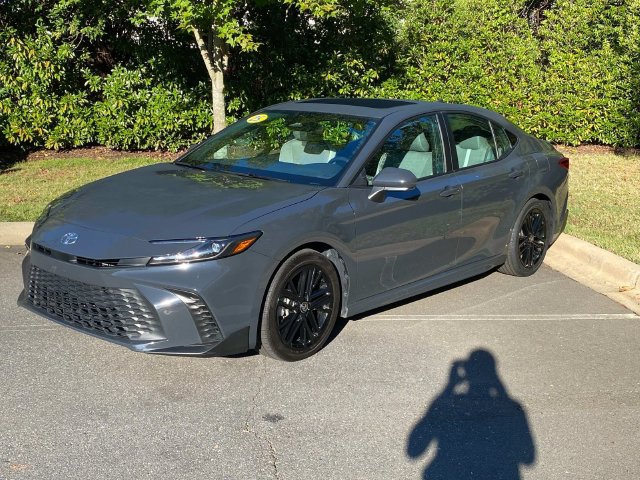 Used 2025 Toyota Camry SE w/ Multimedia Upgrade Package FWD image 3
