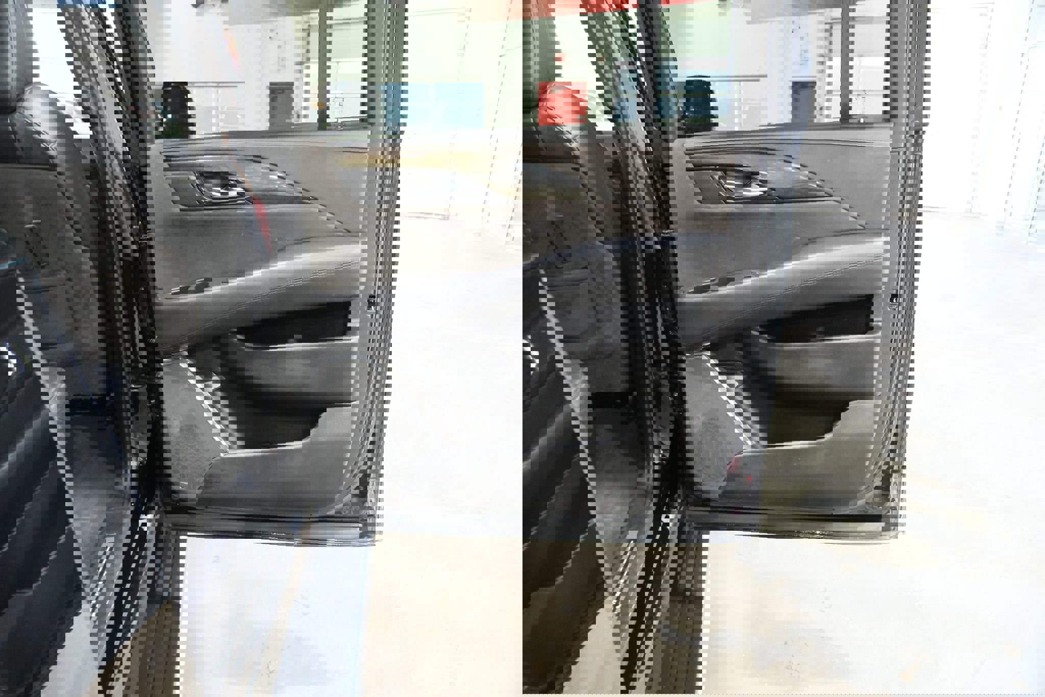 Used 2017 Cadillac Escalade ESV Platinum image 28