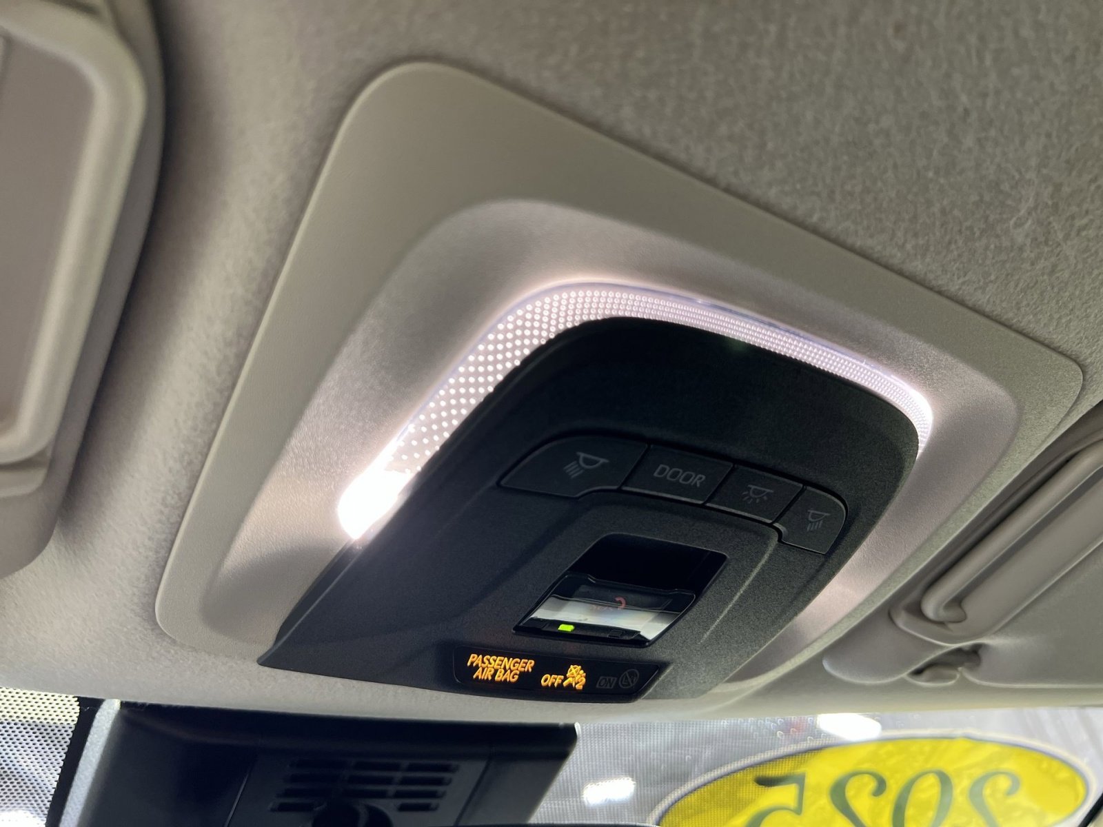 Used 2025 Toyota Corolla LE image 33