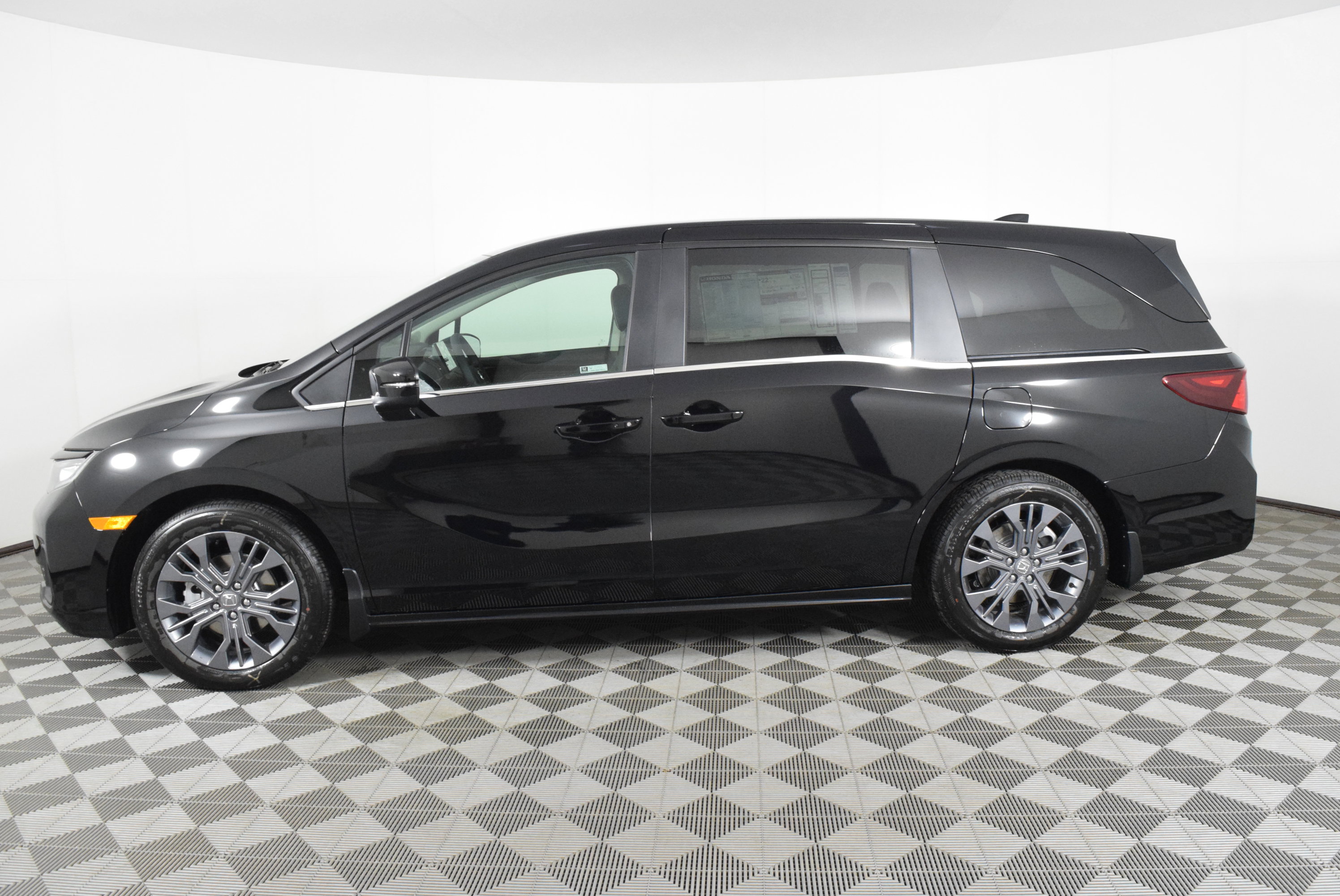 New 2026 Honda Odyssey Touring image 9