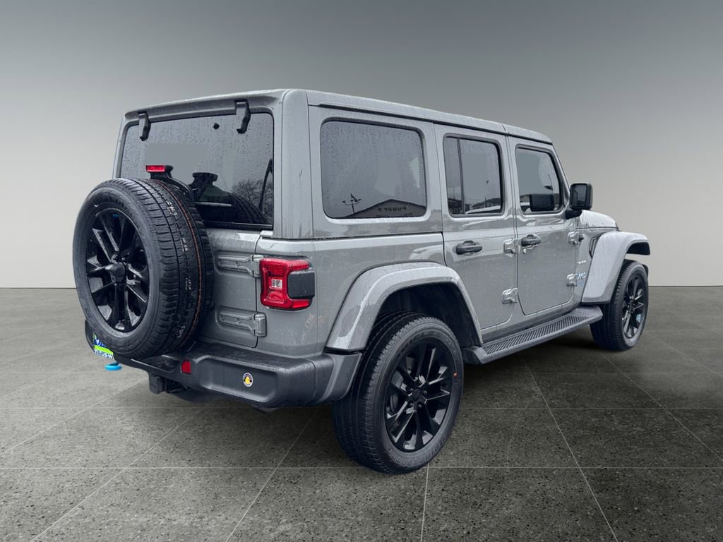 Used 2023 Jeep Wrangler Unlimited Sahara w/ Cold Weather Group AWD/4WD image 7