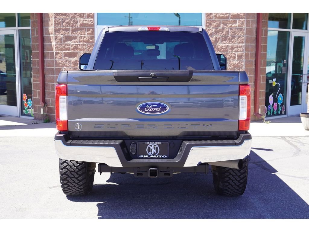 Used 2017 Ford F250 XLT AWD/4WD image 3