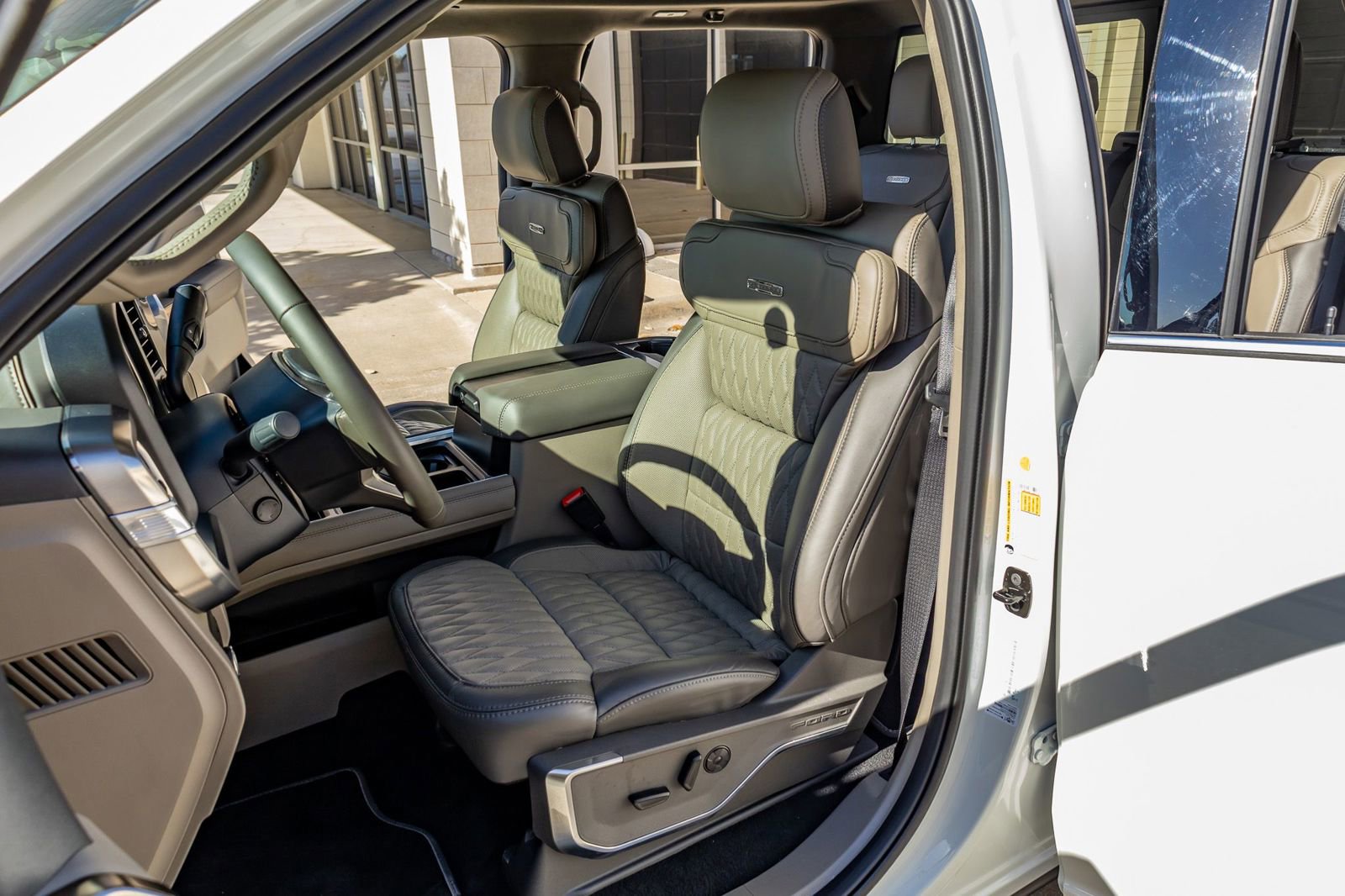 Used 2026 Ford F450 Platinum w/ Platinum Plus Package image 29