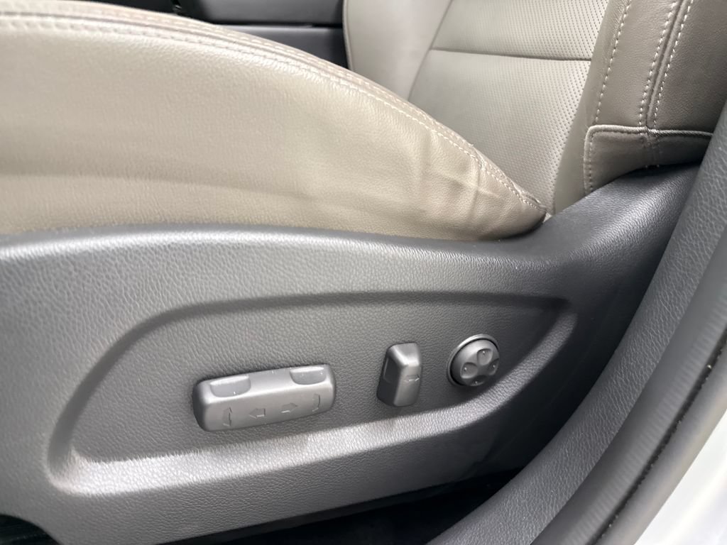 Used 2019 Hyundai Santa Fe XL AWD/4WD image 13