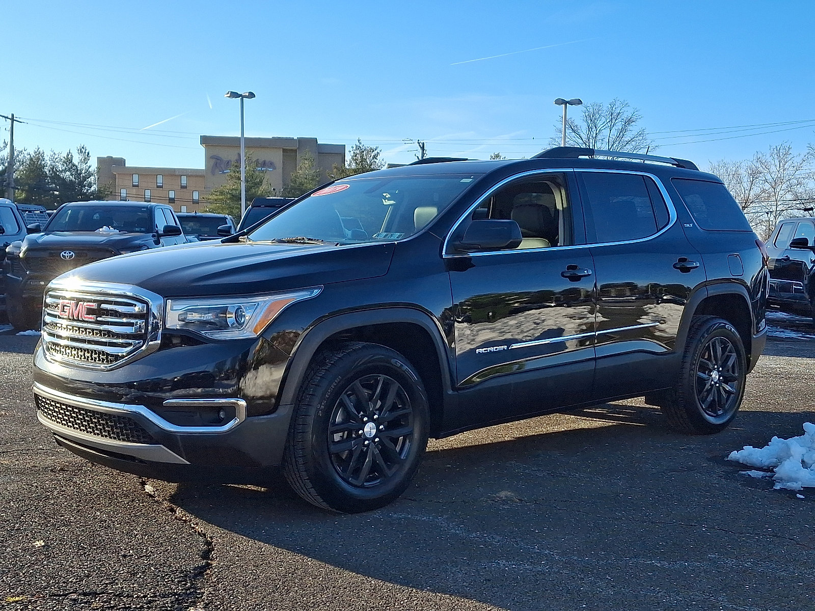Used 2019 GMC Acadia SLT w/ LPO, Floor Liner Package image 3