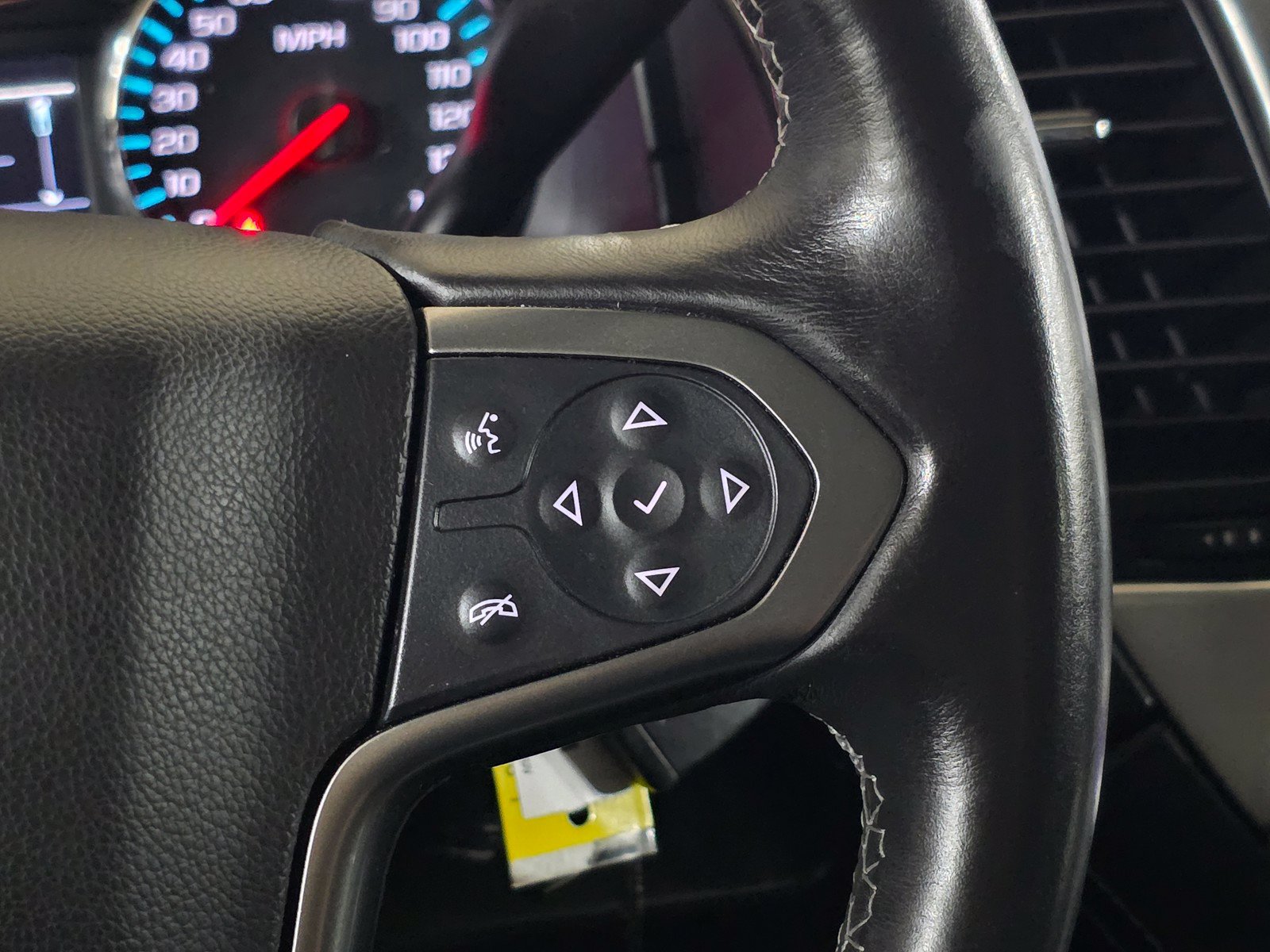 Used 2015 Chevrolet Suburban LT RWD image 32
