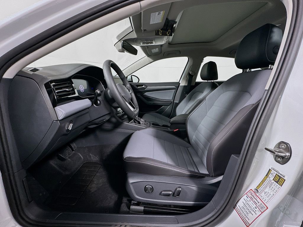 New 2026 Volkswagen Jetta SE image 10