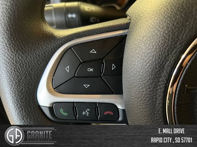 Used 2023 Jeep Renegade Latitude AWD/4WD image 32