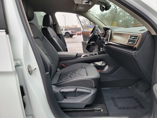 Used 2025 Volkswagen Atlas SE image 33